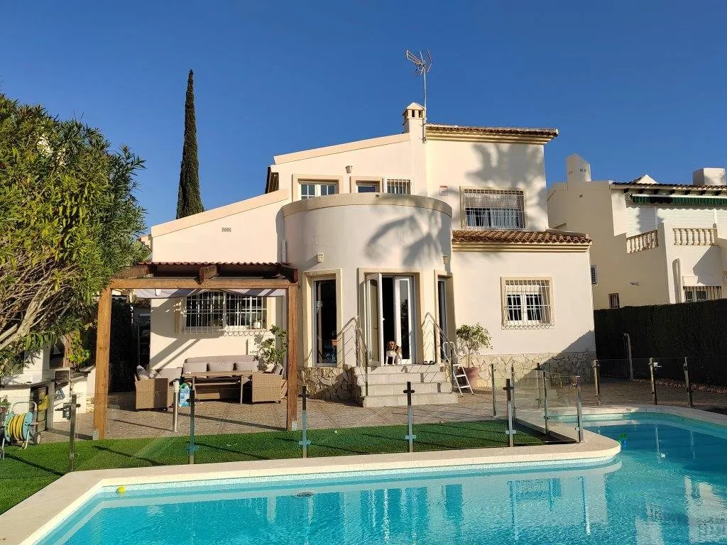 Villa with infinity pool and golf views in Las Ramblas