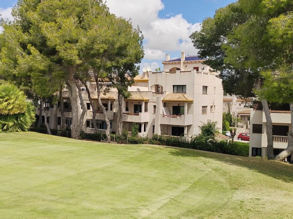 Front-line south-facing penthouse on Las Ramblas Golf