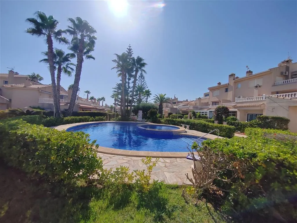 Two-bedroom apartment with conservatory in Playa Flamenca (2)