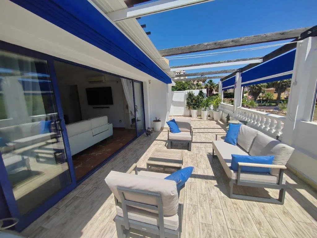 Spacious apartment with a large golf-view terrace in Las Ramblas (2)