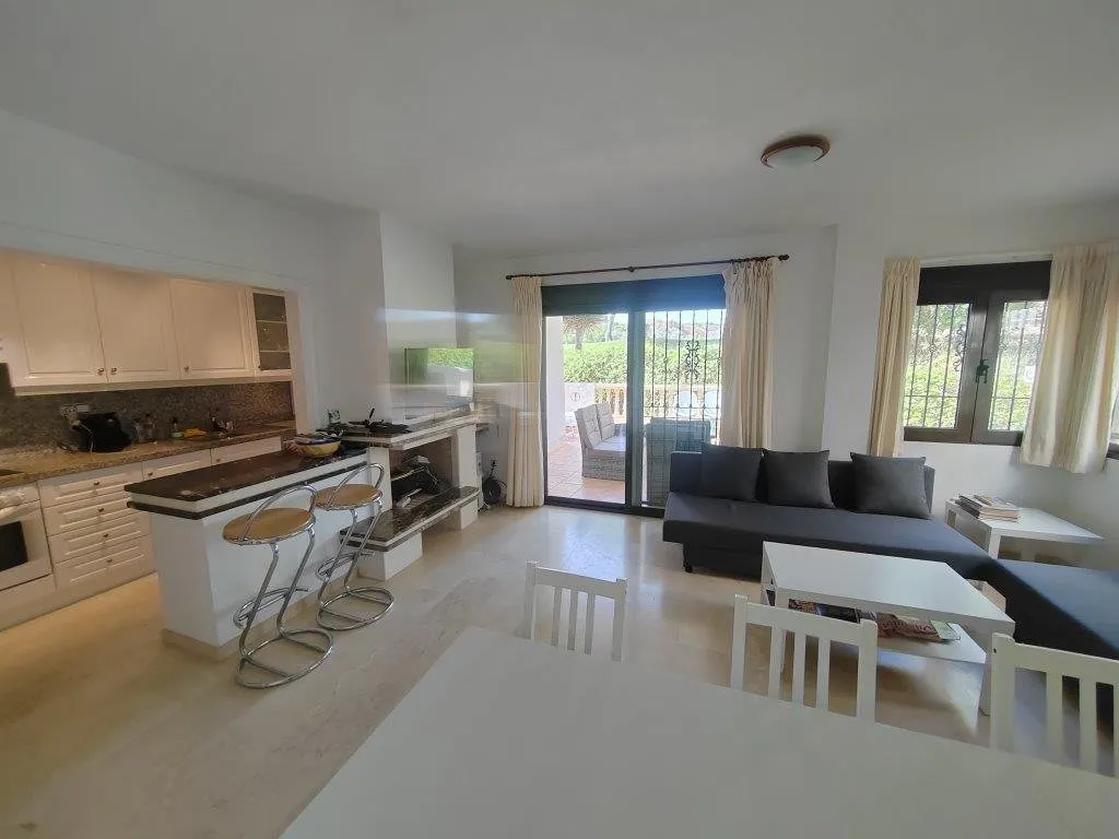 Front-line ground-floor apartment on Las Ramblas Golf (2)