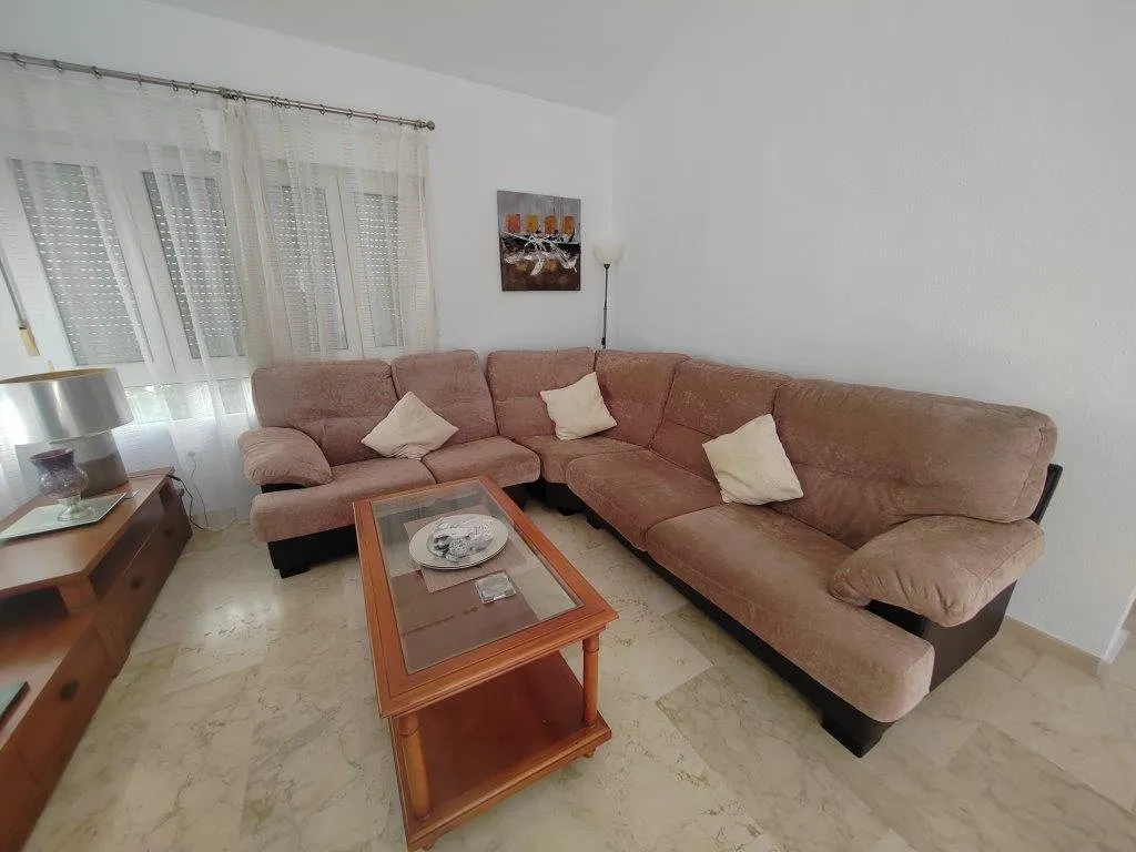 South-facing villa with private pool in Las Ramblas (2)