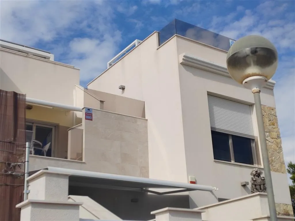 Modern top-floor apartment with panoramic sea views (2)