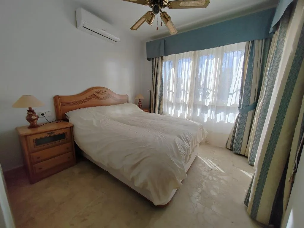 South-facing villa with private pool in Las Ramblas (4)