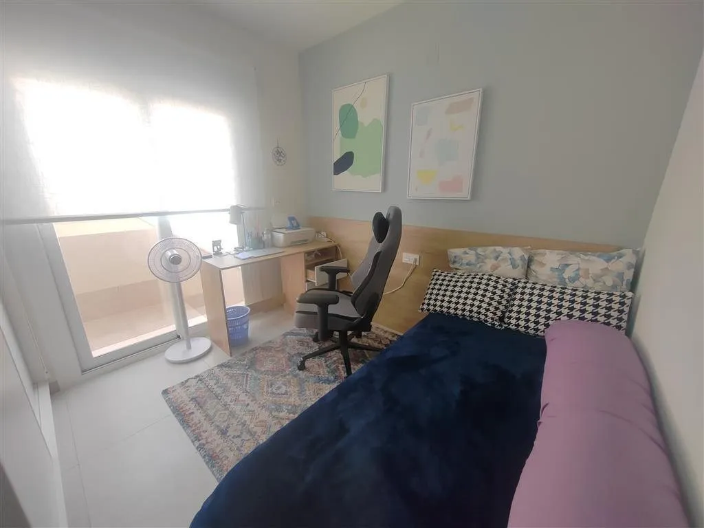 Modern top-floor apartment with panoramic sea views (6)
