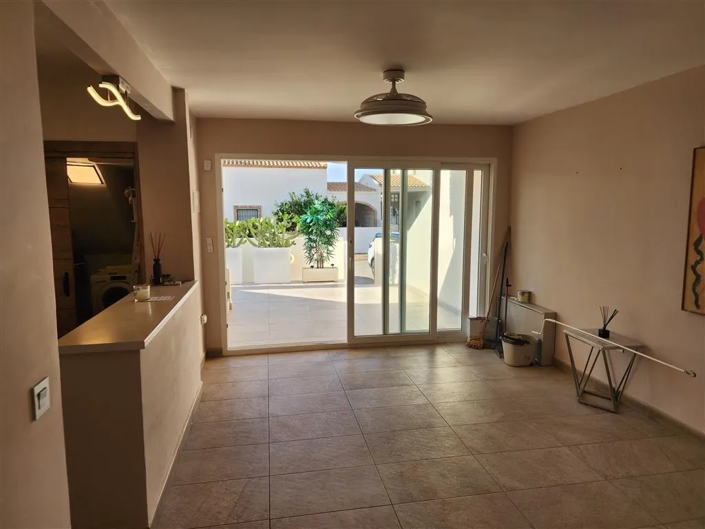 Refurbished townhouse with private pool in Las Ramblas (8)