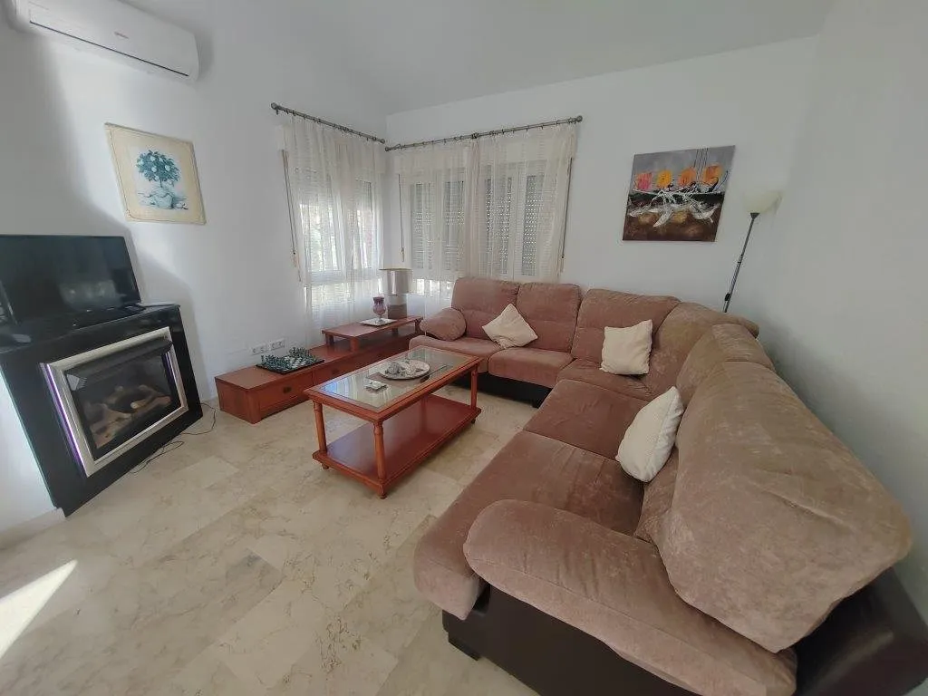 South-facing villa with private pool in Las Ramblas (9)