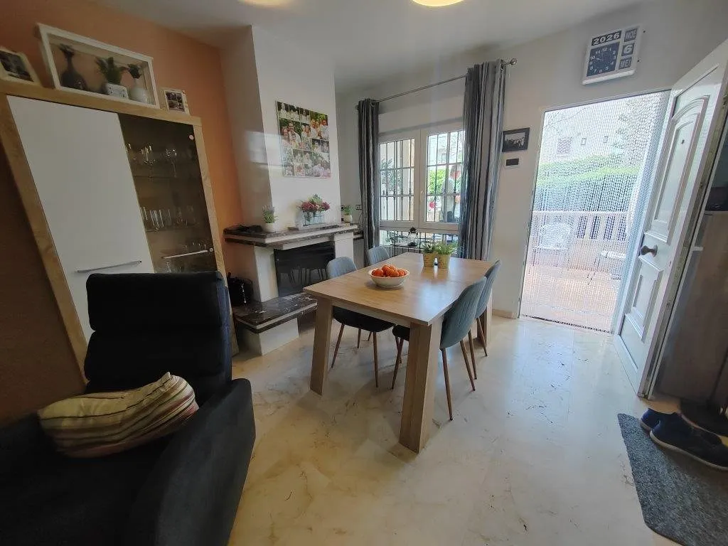 South-facing townhouse backing onto Las Ramblas Golf (11)