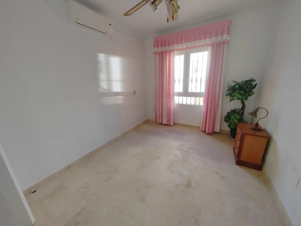 South-facing villa with private pool in Las Ramblas (12)
