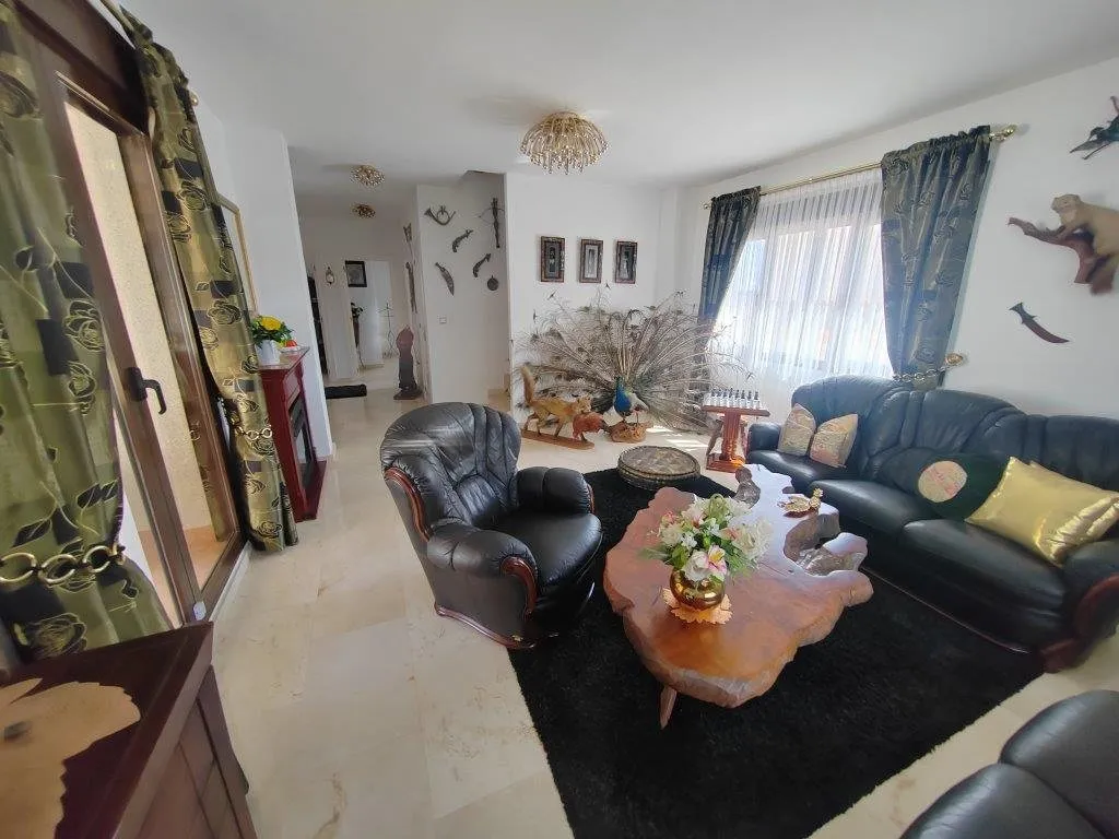 Front-line south-facing penthouse on Las Ramblas Golf (15)