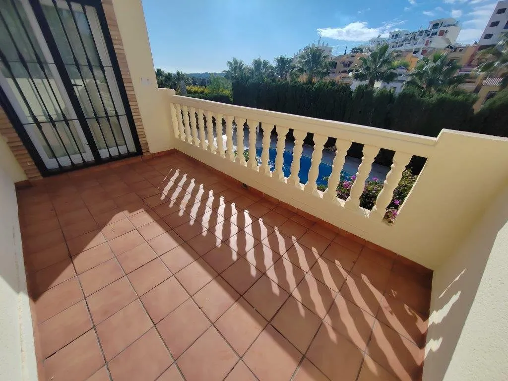 South-facing villa with private pool in Las Ramblas (17)