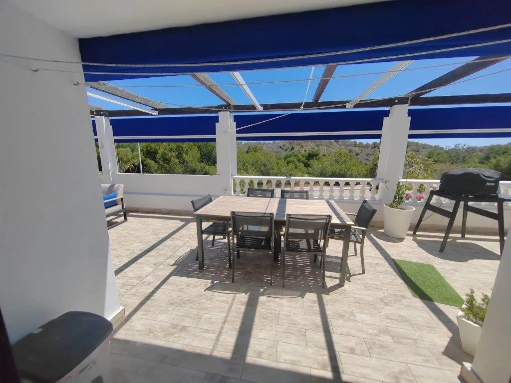 Spacious apartment with a large golf-view terrace in Las Ramblas (17)