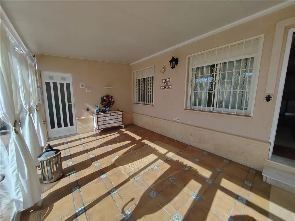 Two-bedroom apartment with conservatory in Playa Flamenca (18)