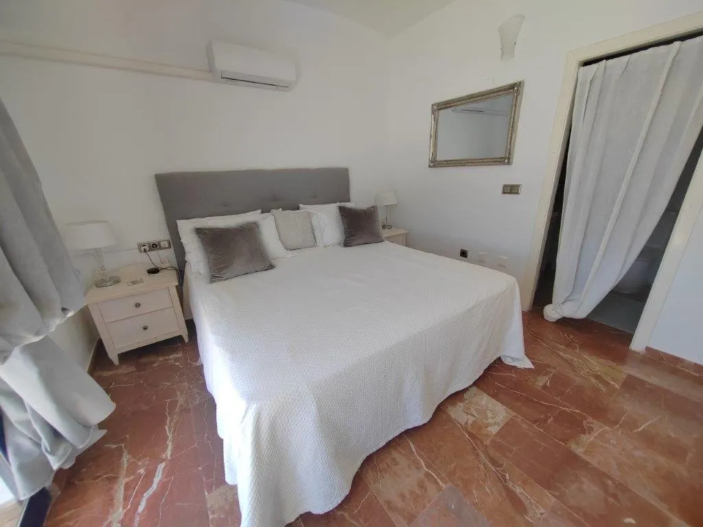 Spacious apartment with a large golf-view terrace in Las Ramblas (18)