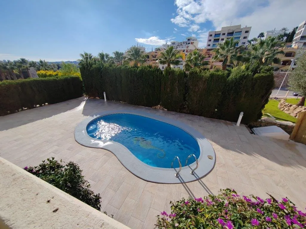 South-facing villa with private pool in Las Ramblas (18)