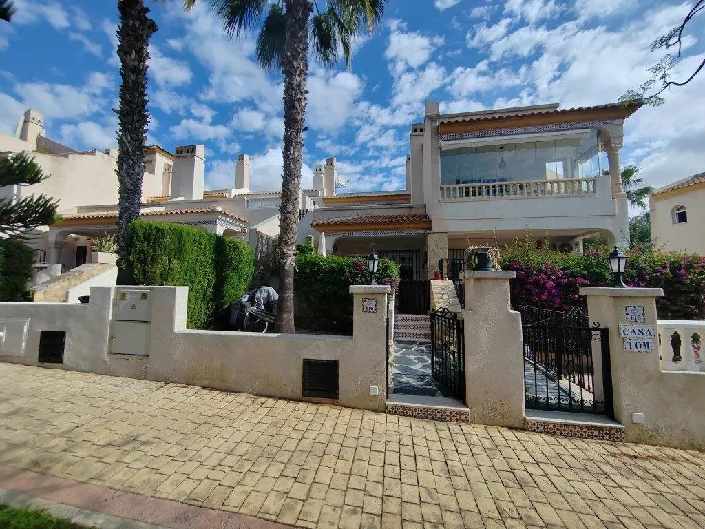 South-facing townhouse backing onto Las Ramblas Golf (20)