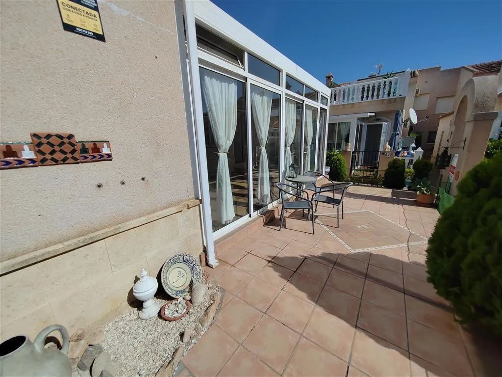 Two-bedroom apartment with conservatory in Playa Flamenca (20)