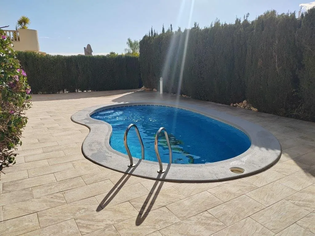 South-facing villa with private pool in Las Ramblas (20)