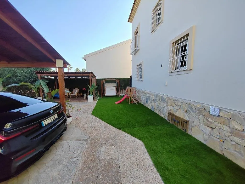 Willa z basenem typu infinity i widokiem na golf w Las Ramblas (22)