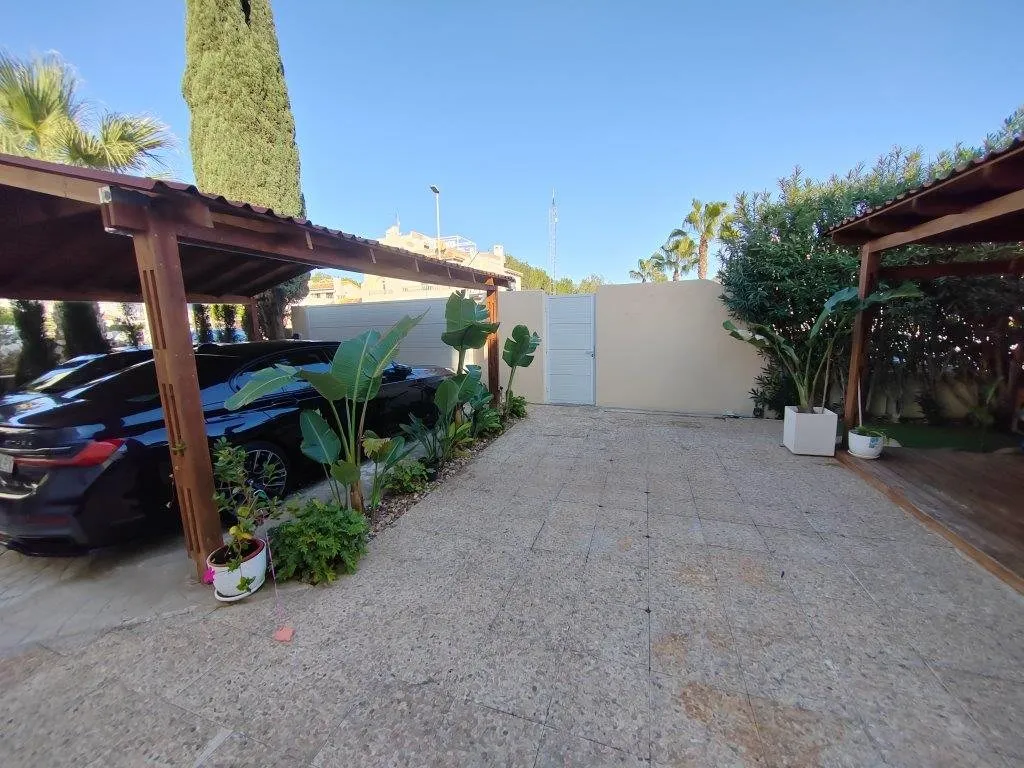 Willa z basenem typu infinity i widokiem na golf w Las Ramblas (24)