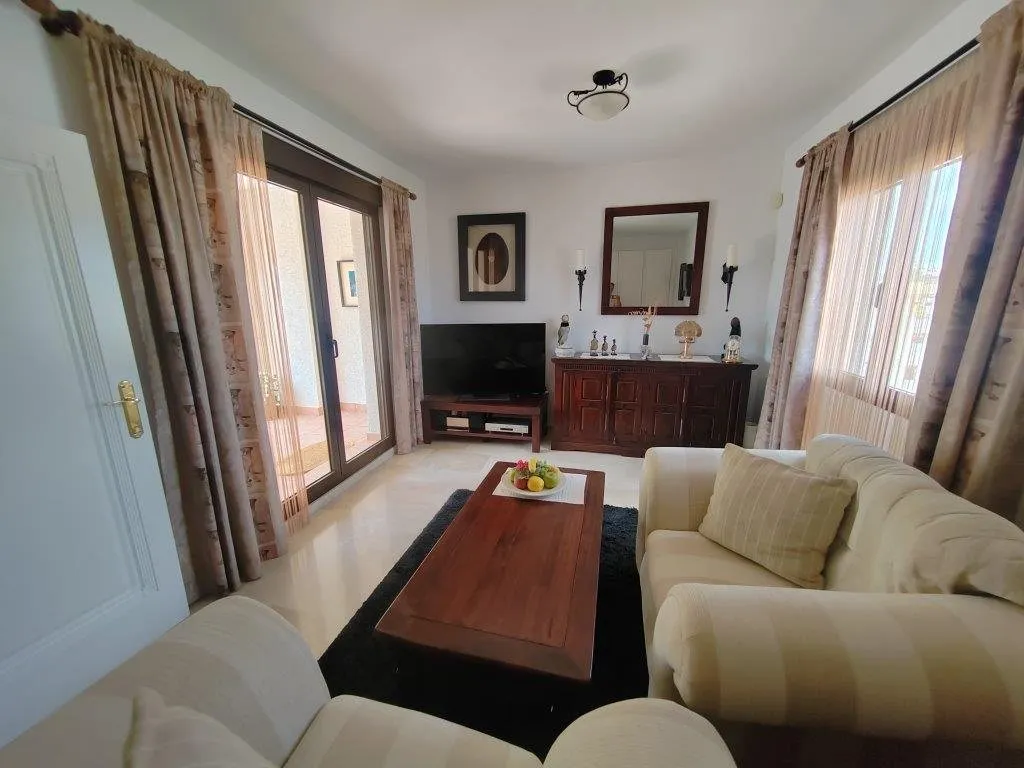 Front-line south-facing penthouse on Las Ramblas Golf (25)