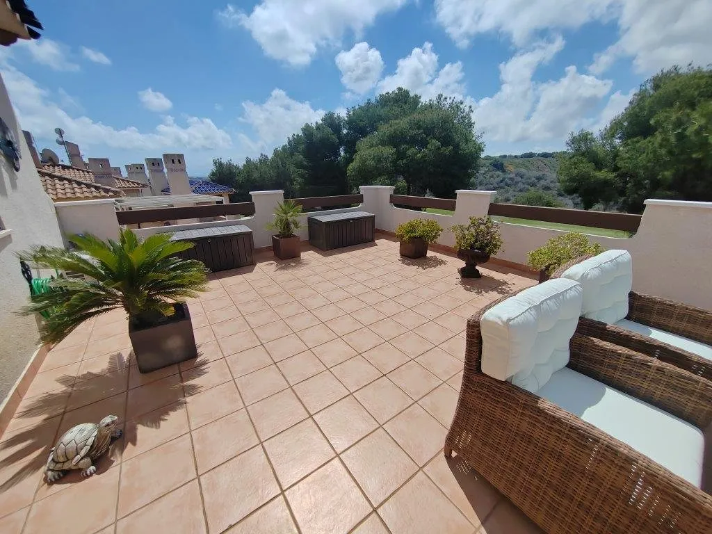 Front-line south-facing penthouse on Las Ramblas Golf (26)