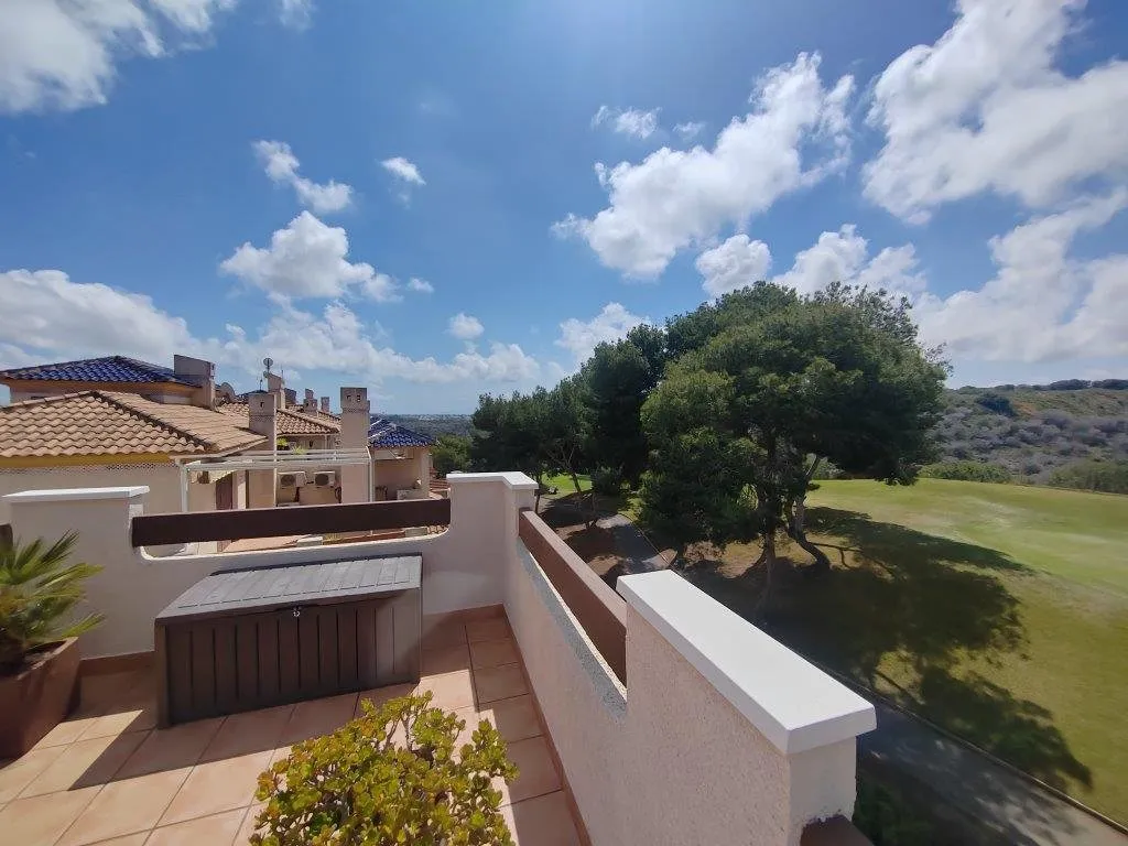 Front-line south-facing penthouse on Las Ramblas Golf (27)