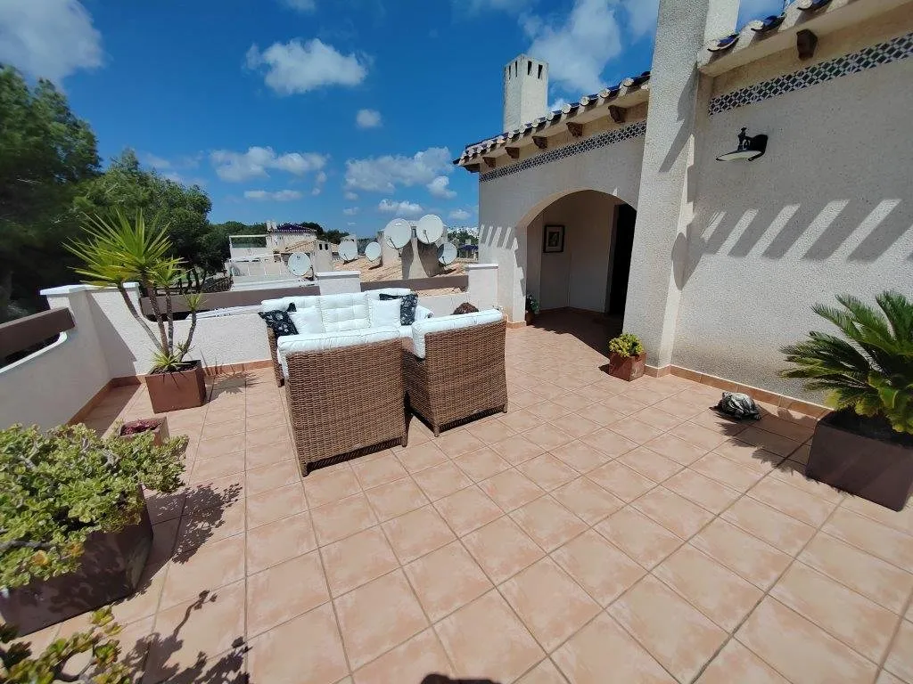 Front-line south-facing penthouse on Las Ramblas Golf (31)