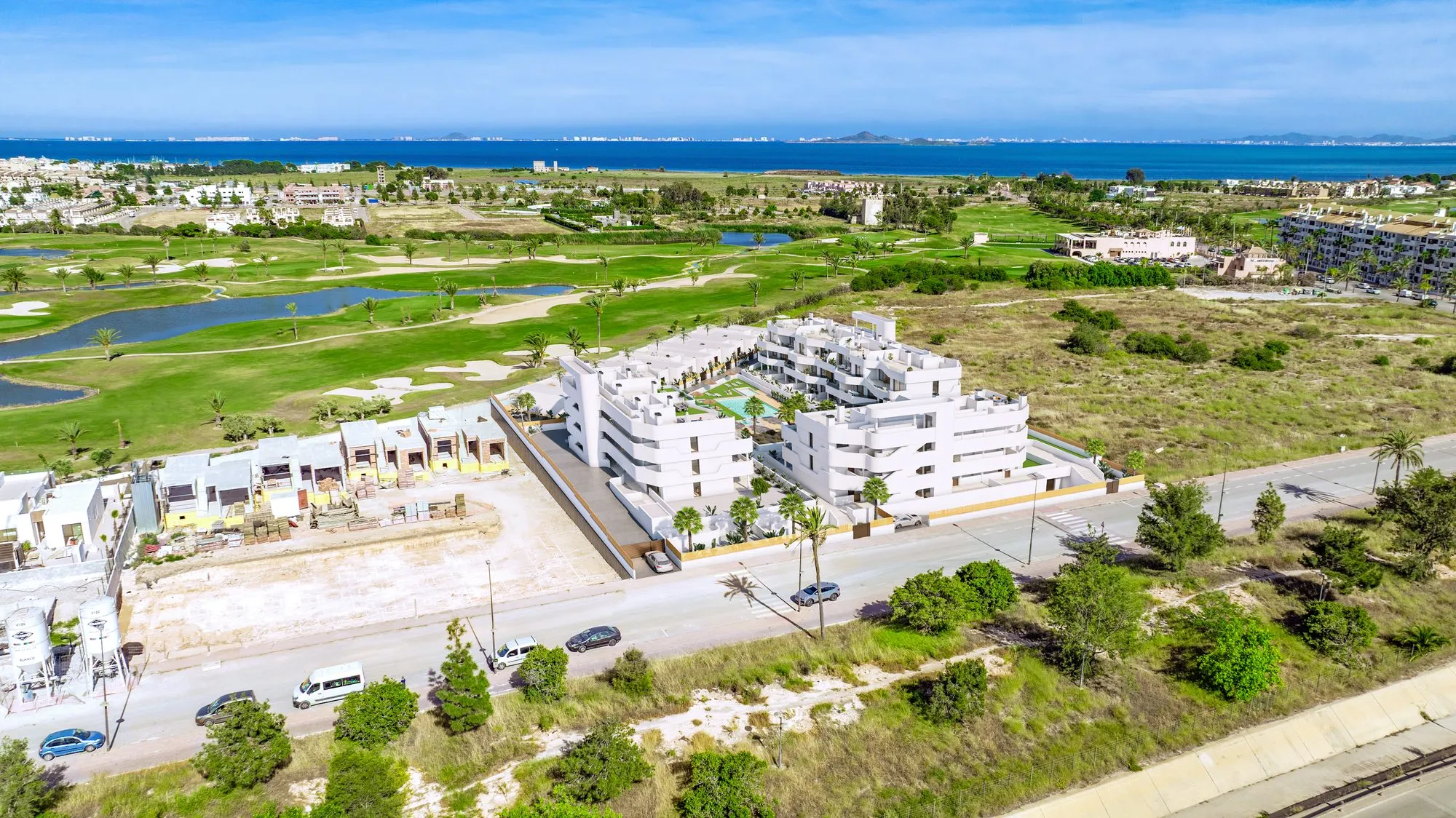 Aerial photomontage of Serena Breeze III beside Calle Infanta Cristina, with the golf course and the Mar Menor behind