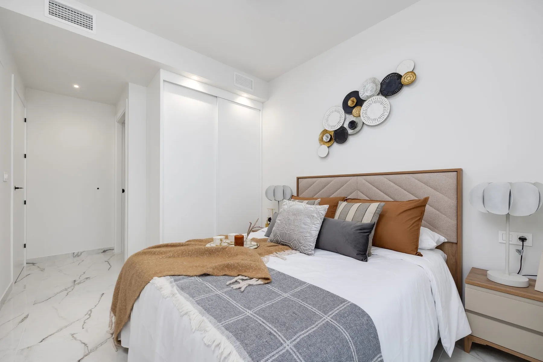 Reference photo of the main bedroom with a double bed and built-in wardrobe, in a Duly show apartment