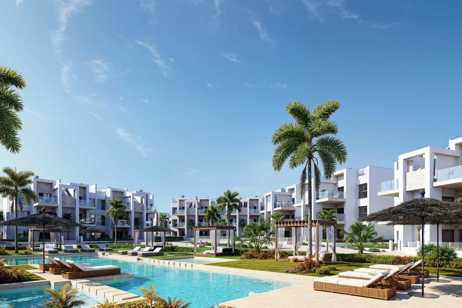 Vista general de la piscina comunitaria con zona de playa